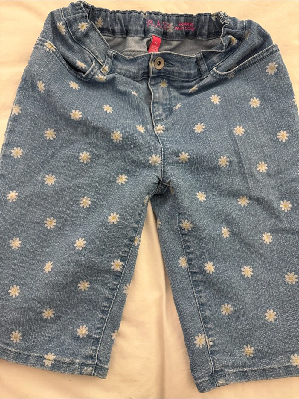 The Children's Place Light Blue Denim Capri Pants with White Daisy Print